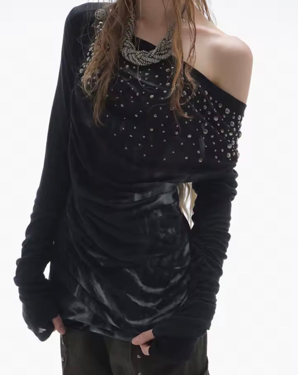 BLACK DROOPY STUD TOP  :3