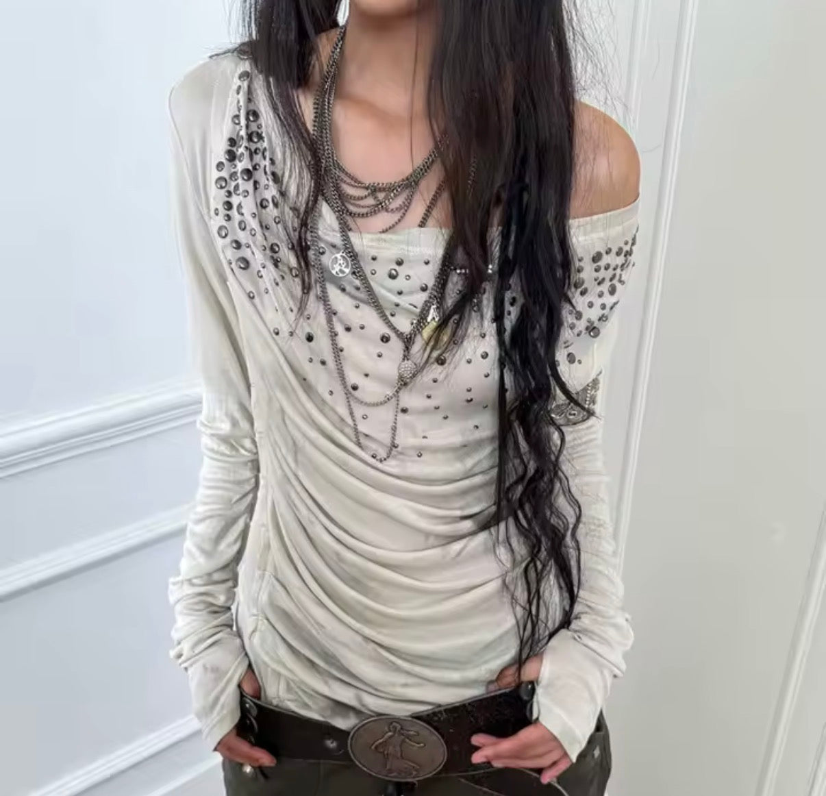 WHITE DROOPY STUD TOP  :3