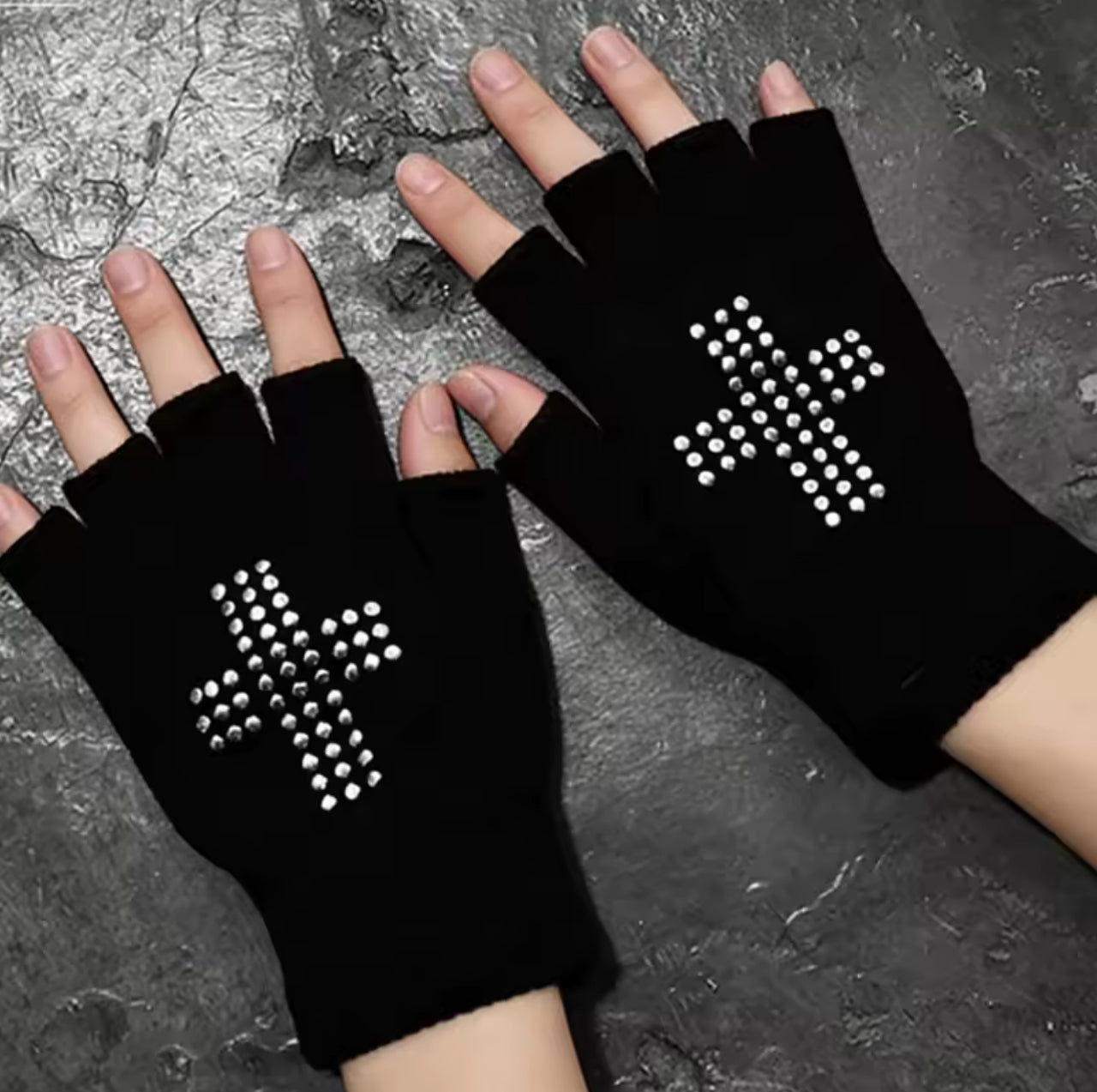 CROSS STUD FINGERLESS GLOVES :3