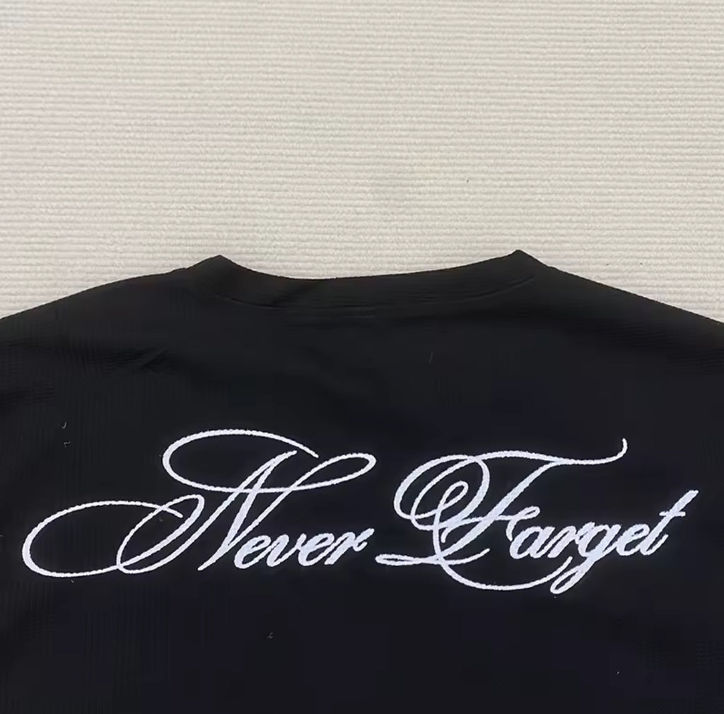 CURSIVE LONG-SLEEVE TOP :3