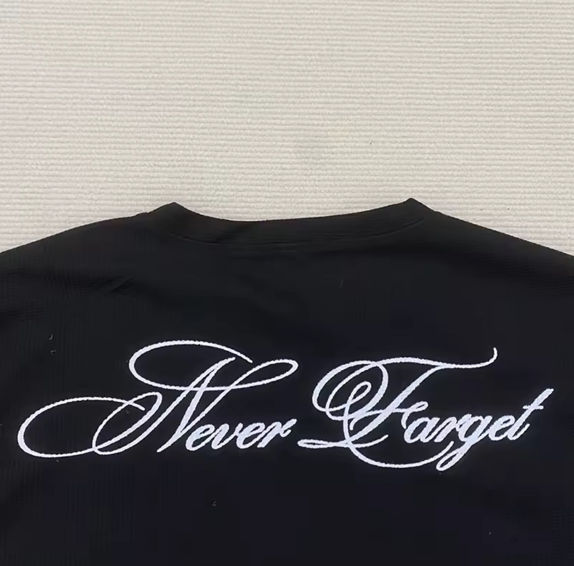 CURSIVE LONG-SLEEVE TOP :3